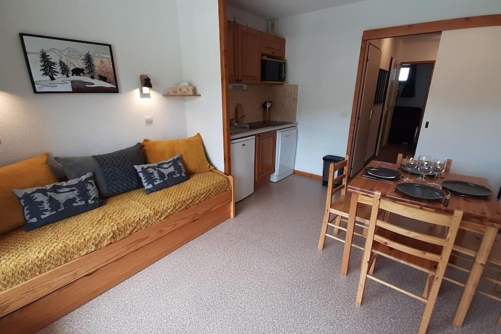 Superbe Appartement La Joue Du Loup Centre, 6 Personnes, Avec Parking Prive Le Devoluy Exterior photo