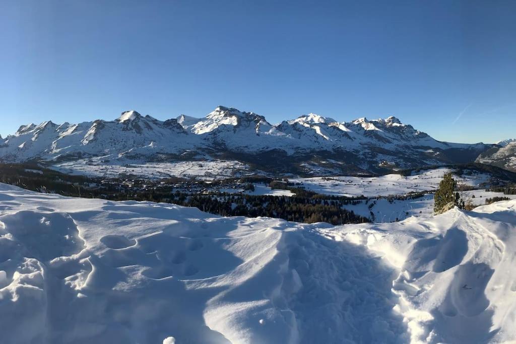 Superbe Appartement La Joue Du Loup Centre, 6 Personnes, Avec Parking Prive Le Devoluy Exterior photo